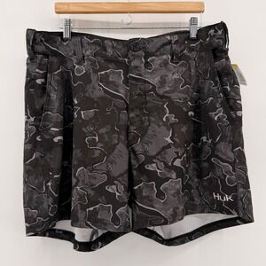 Huk Mens Performance Fishing Shorts Gray Camo XXL Stretch Quick Dry